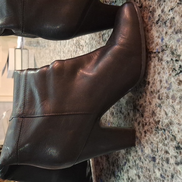 "NINE WEST" Above the knee black leather boots. SZ. 7.5 genuine leather. Perfect - Picture 13 of 17